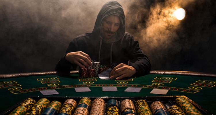 Manfaat Menjadi Pemain Poker Profesional